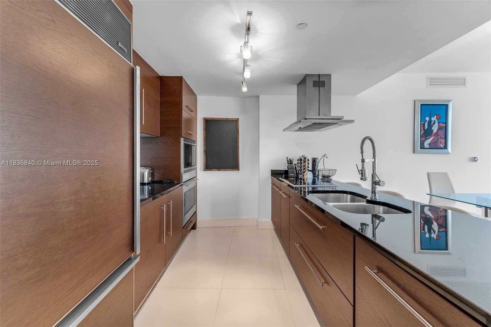 Small Image of 495 BRICKELL AVE #BAY1007, Miami Number 5