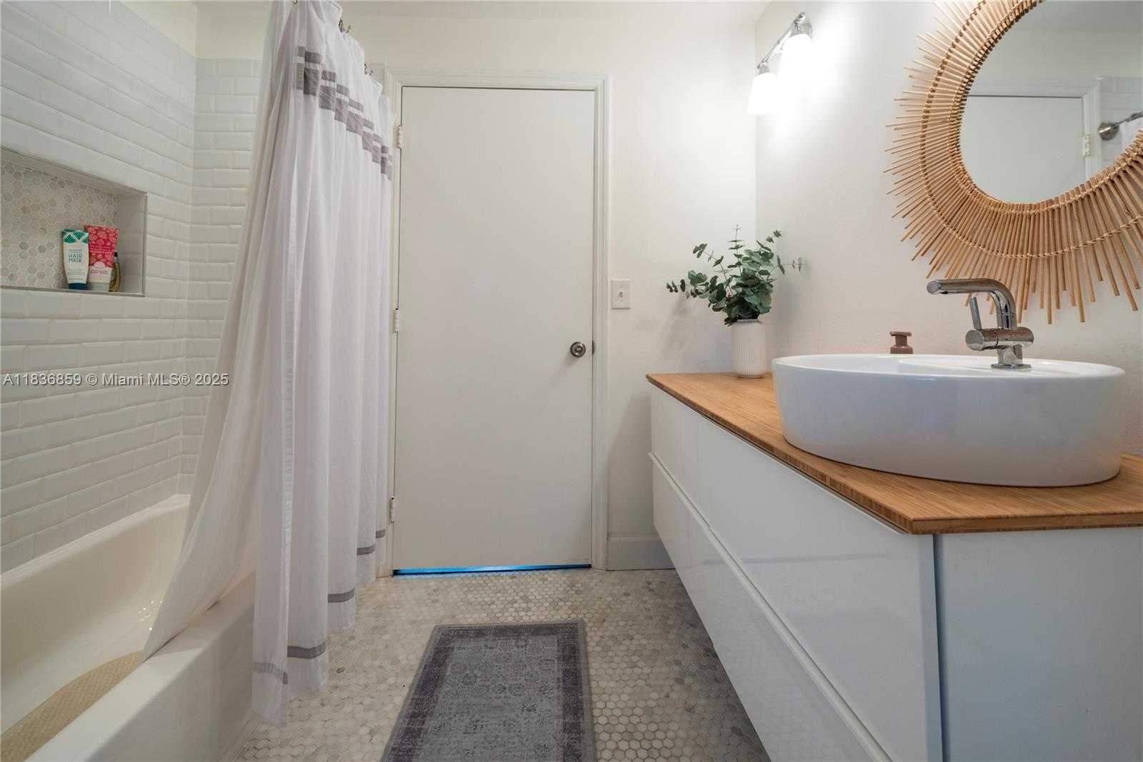 Small Image of 1606 VERACRUZ LN, Weston Number 15