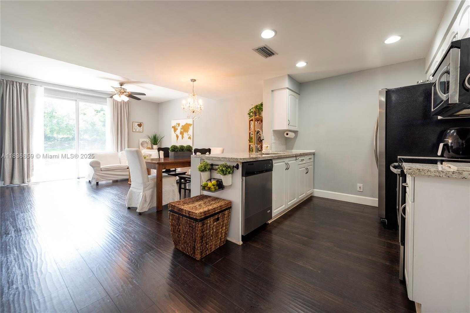 Small Image of 1606 VERACRUZ LN, Weston Number 6