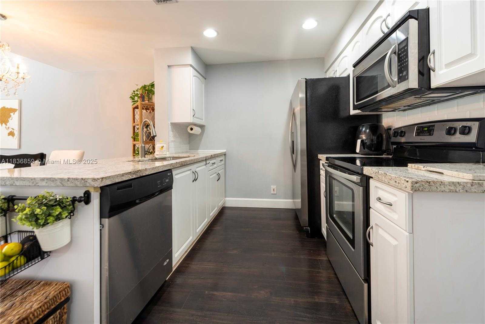 Small Image of 1606 VERACRUZ LN, Weston Number 7