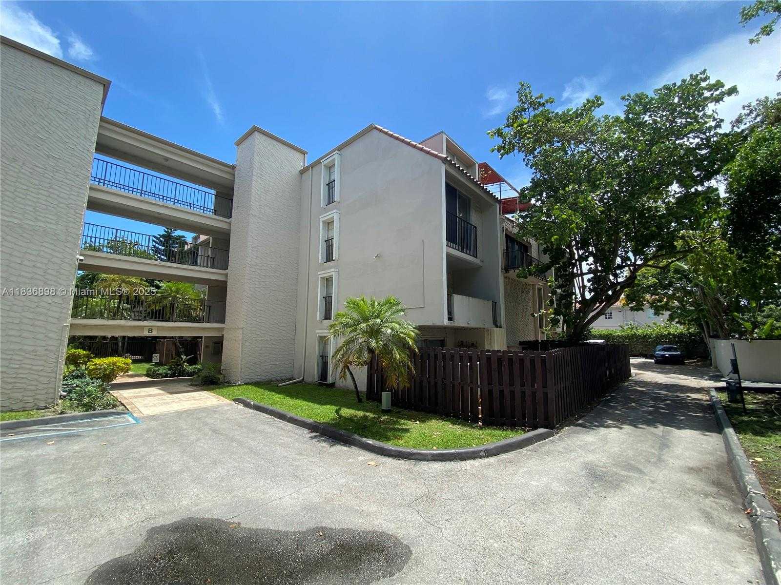 Small Image of 6900 NORTH KENDALL DR #A102, Pinecrest Number 3