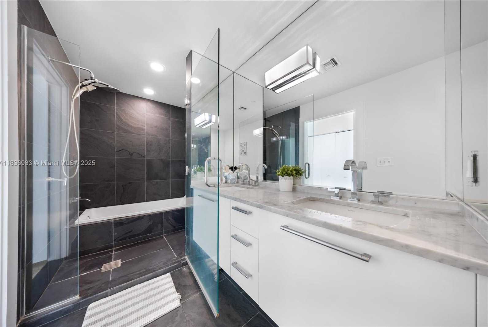 Small Image of 900 BISCAYNE BLVD #3502, Miami Number 6