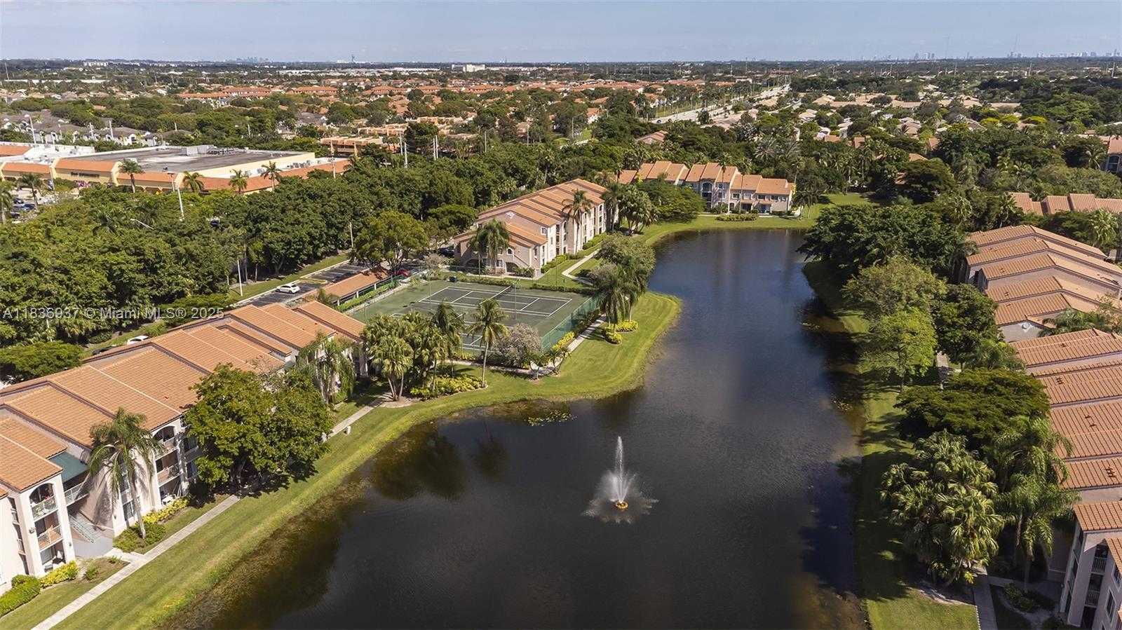 Small Image of 12136 SAINT ANDREWS PL #204, Miramar Number 4