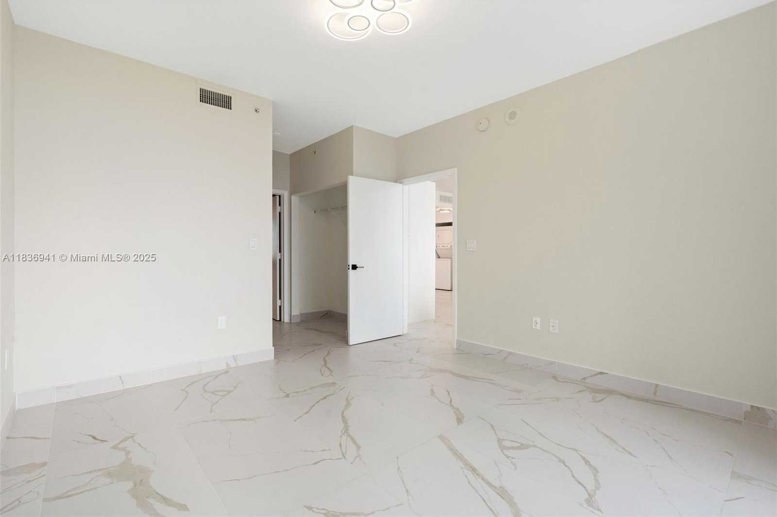 Small Image of 90 SOUTH WEST 3RD ST #2506, Miami Number 15