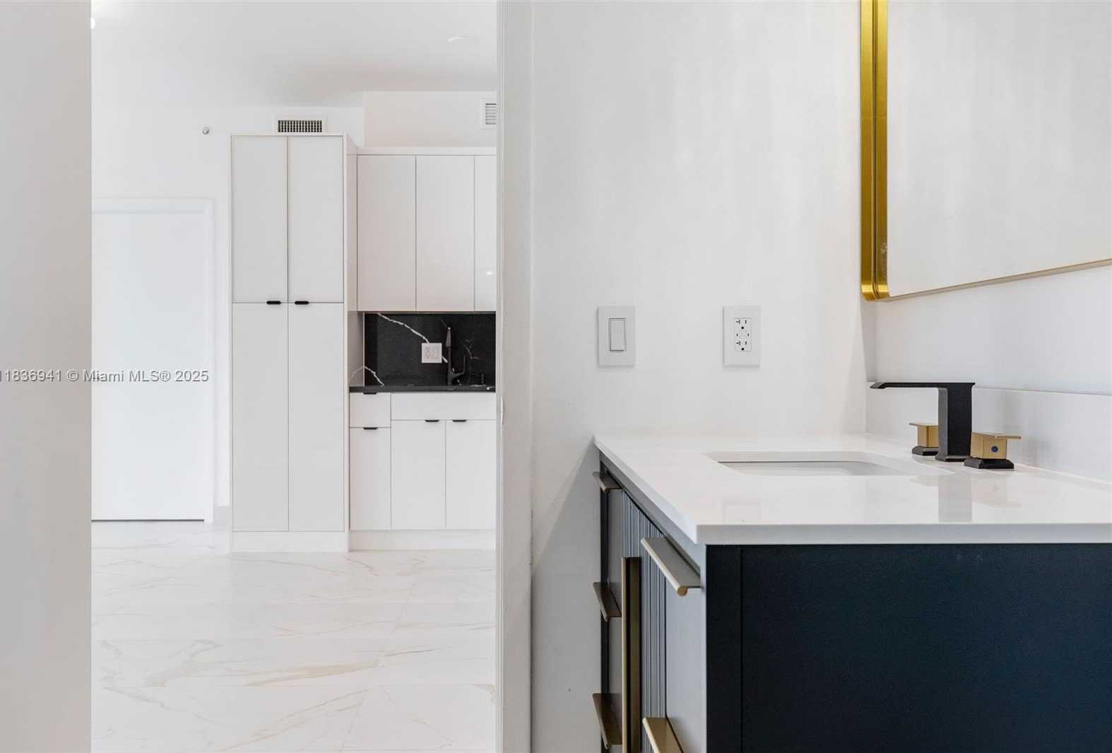 Small Image of 90 SOUTH WEST 3RD ST #2506, Miami Number 25
