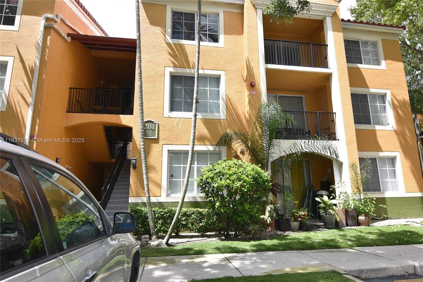 Small Image of 2151 WEST PRESERVE WAY #202, Miramar Number 4
