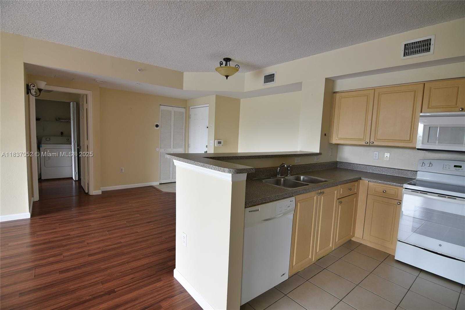 Small Image of 2151 WEST PRESERVE WAY #202, Miramar Number 7
