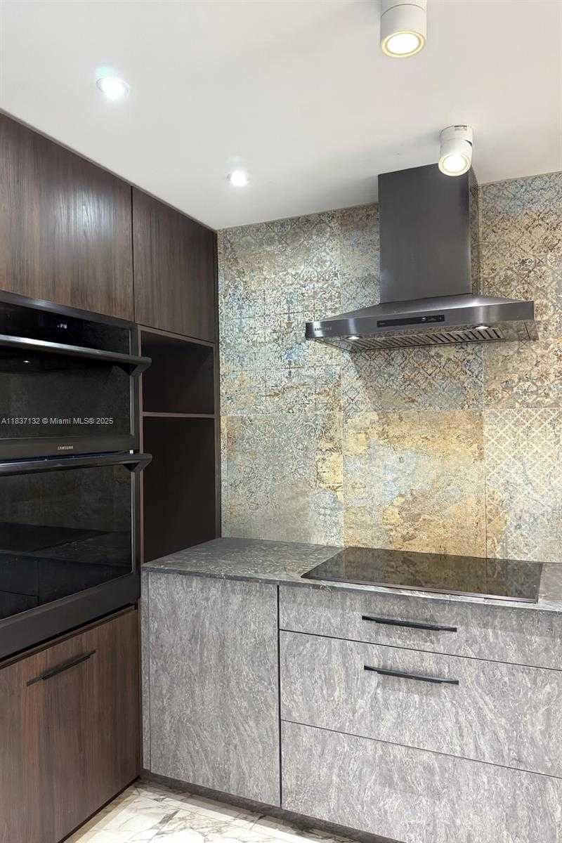 Small Image of 20379 WEST COUNTRY CLUB DR #2333, Aventura Number 3