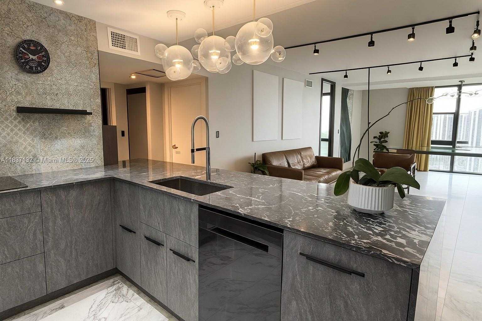Small Image of 20379 WEST COUNTRY CLUB DR #2333, Aventura Number 4