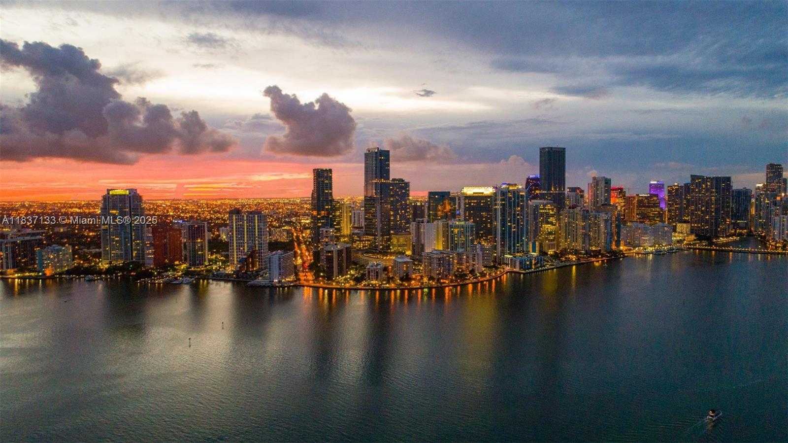 Small Image of 1435 BRICKELL AVE #3106, Miami Number 2