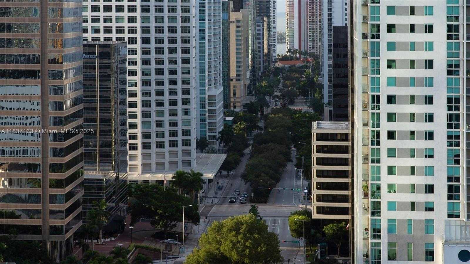 Small Image of 1435 BRICKELL AVE #3106, Miami Number 4