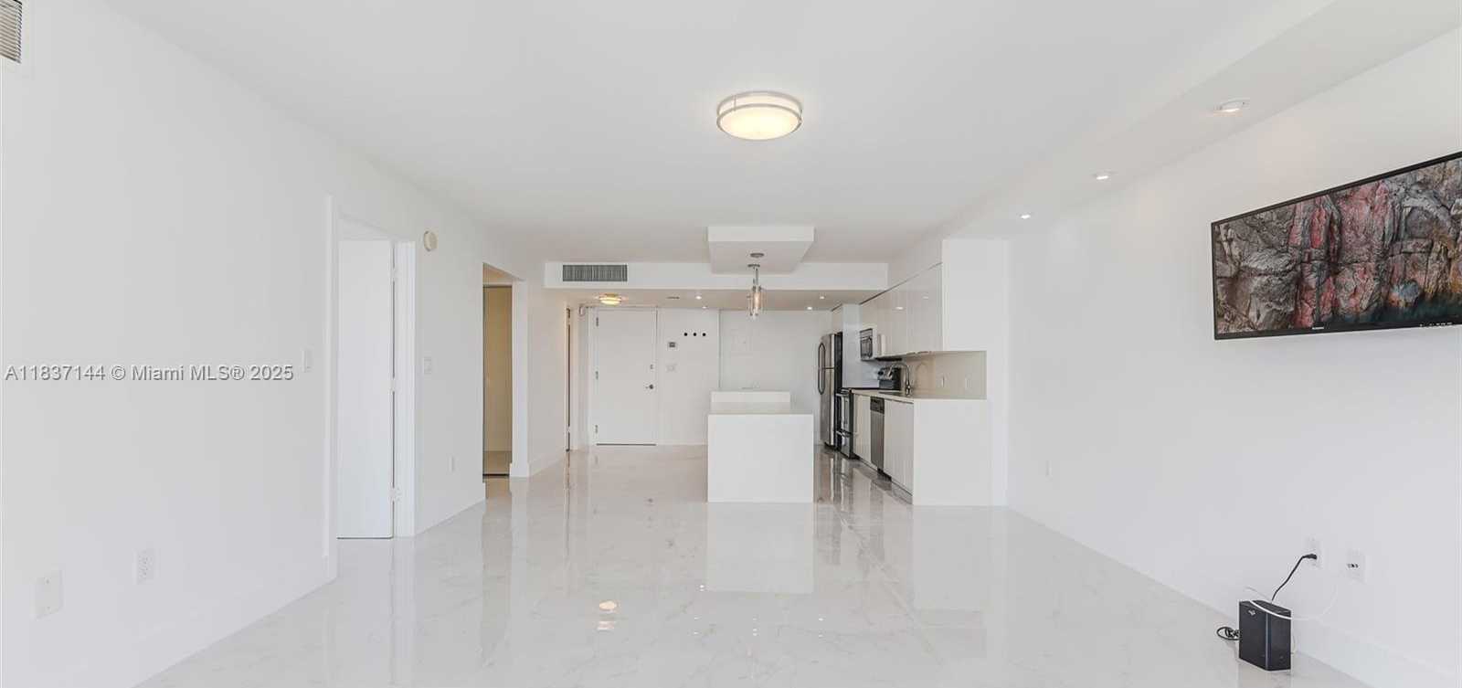 Small Image of 5701 COLLINS AVE #1611, Miami Beach Number 11
