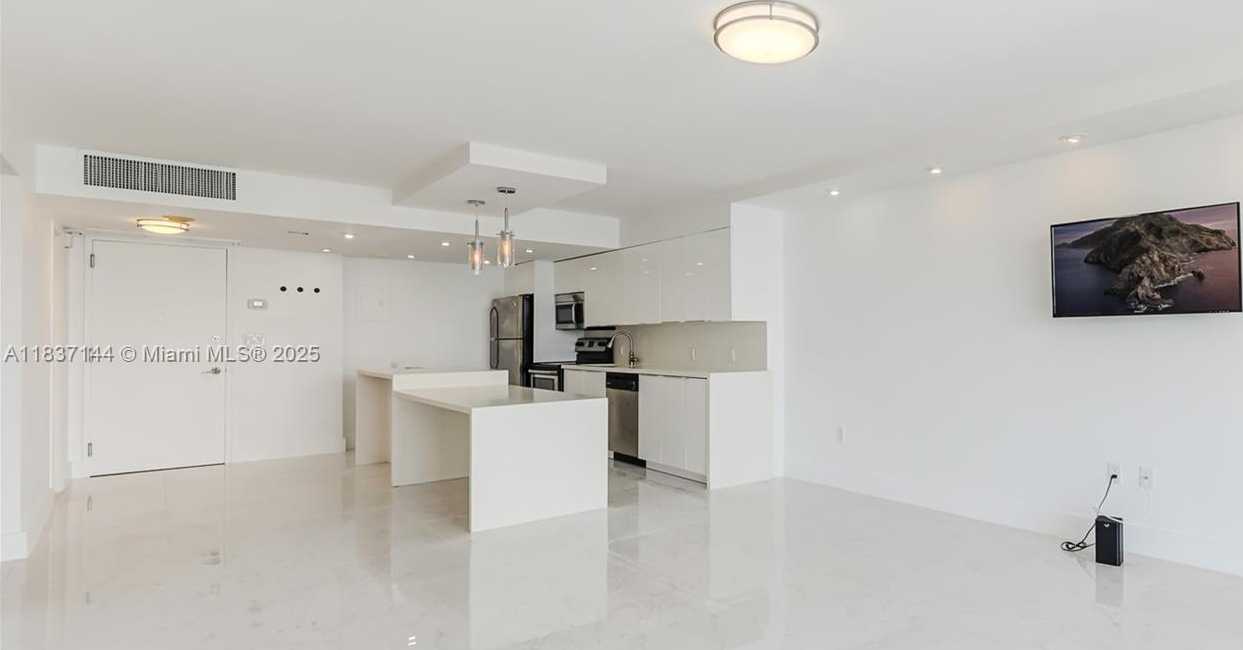 Small Image of 5701 COLLINS AVE #1611, Miami Beach Number 12