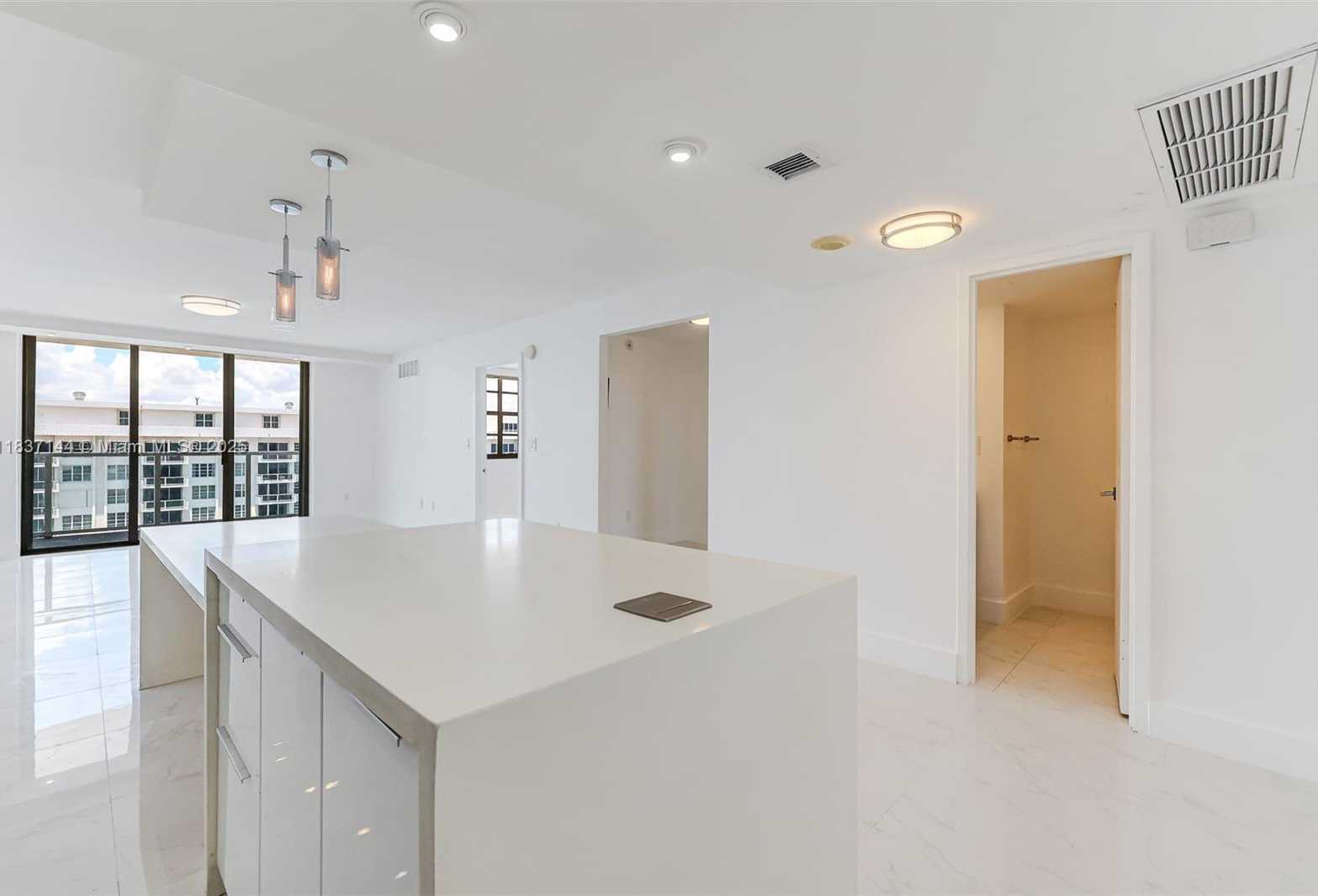 Small Image of 5701 COLLINS AVE #1611, Miami Beach Number 16