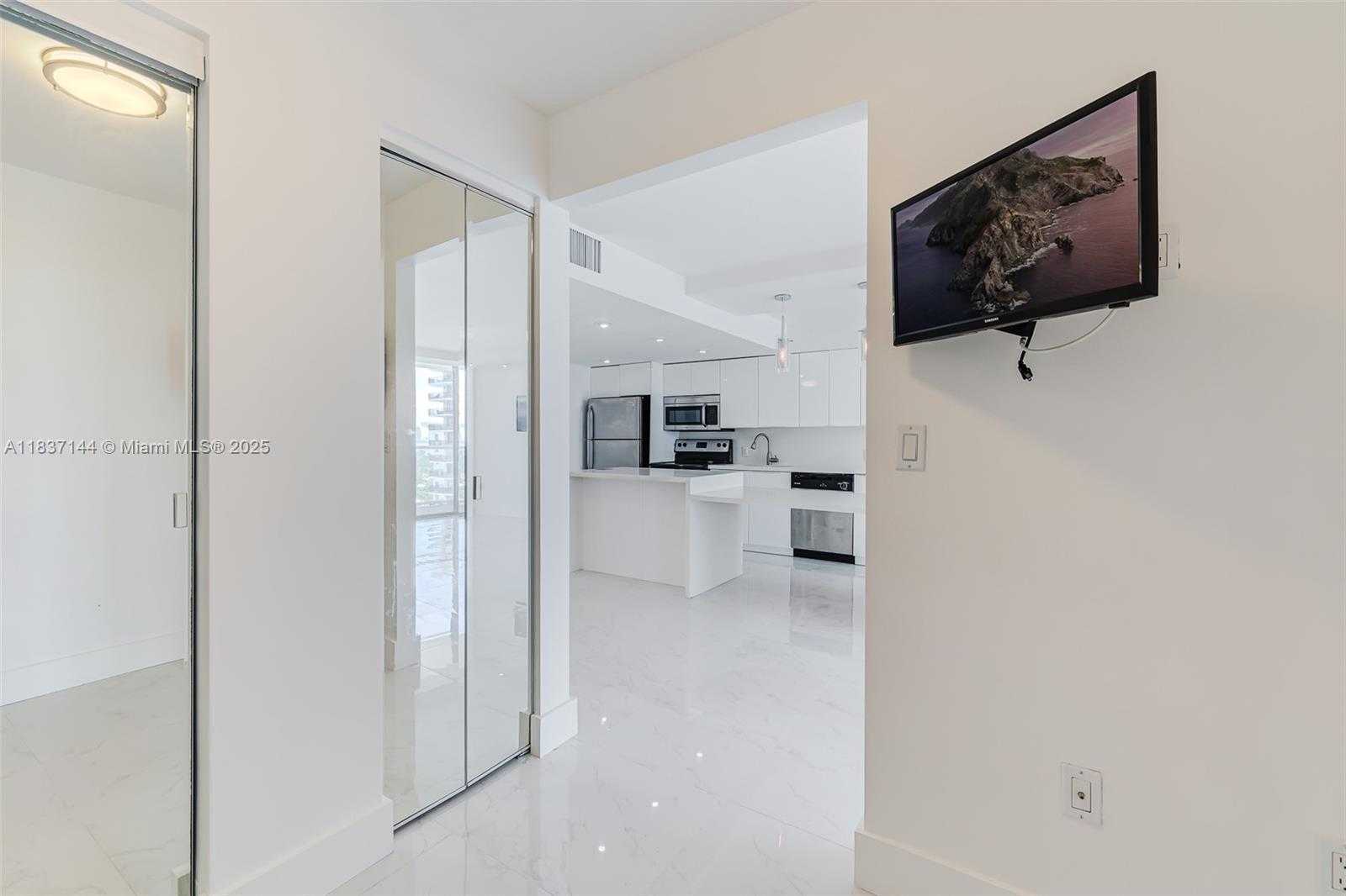 Small Image of 5701 COLLINS AVE #1611, Miami Beach Number 21