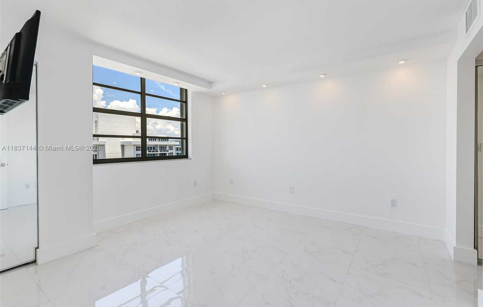 Small Image of 5701 COLLINS AVE #1611, Miami Beach Number 28