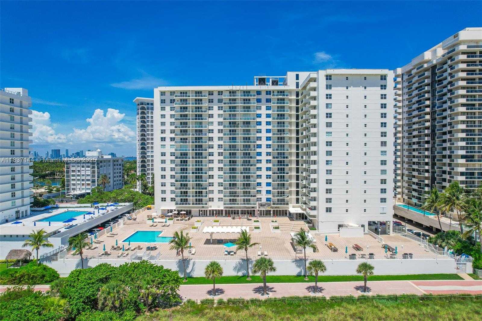 Small Image of 5701 COLLINS AVE #1611, Miami Beach Number 3