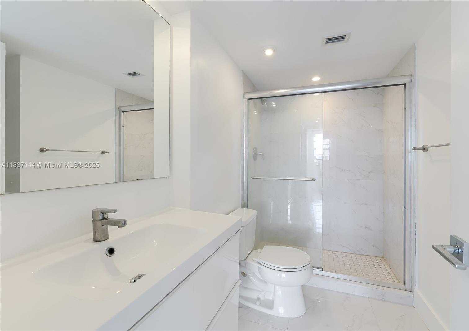Small Image of 5701 COLLINS AVE #1611, Miami Beach Number 31