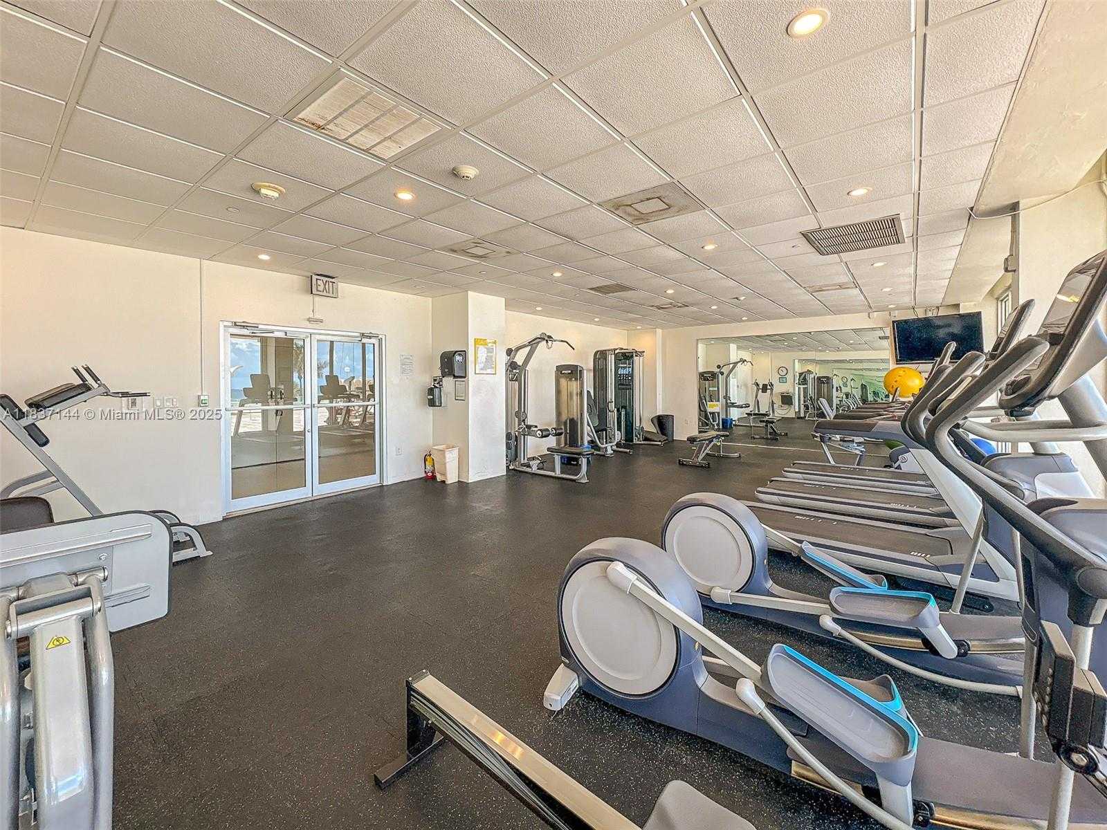 Small Image of 5701 COLLINS AVE #1611, Miami Beach Number 34