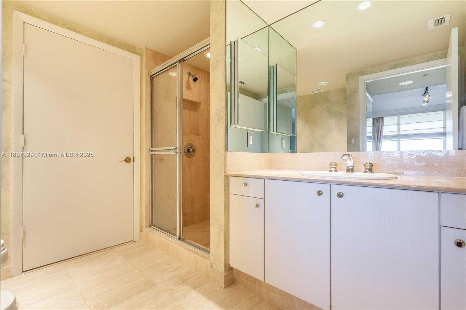 Small Image of 7000 ISLAND BLVD #2504, Aventura Number 5