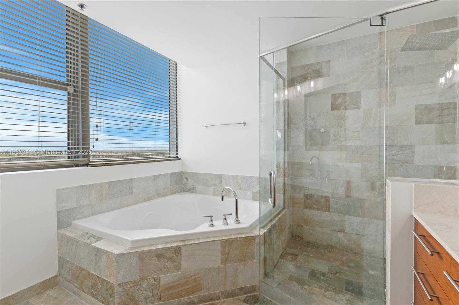 Small Image of 2681 NORTH FLAMINGO RD #2508S, Sunrise Number 14