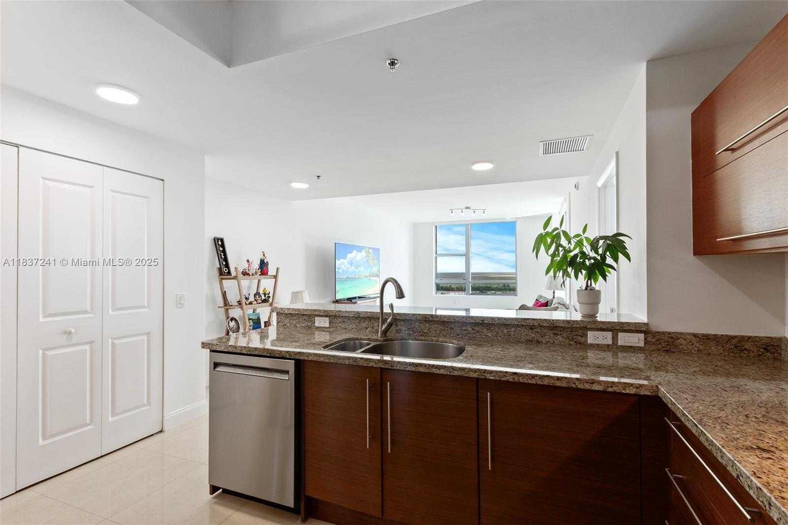 Small Image of 2681 NORTH FLAMINGO RD #2508S, Sunrise Number 9