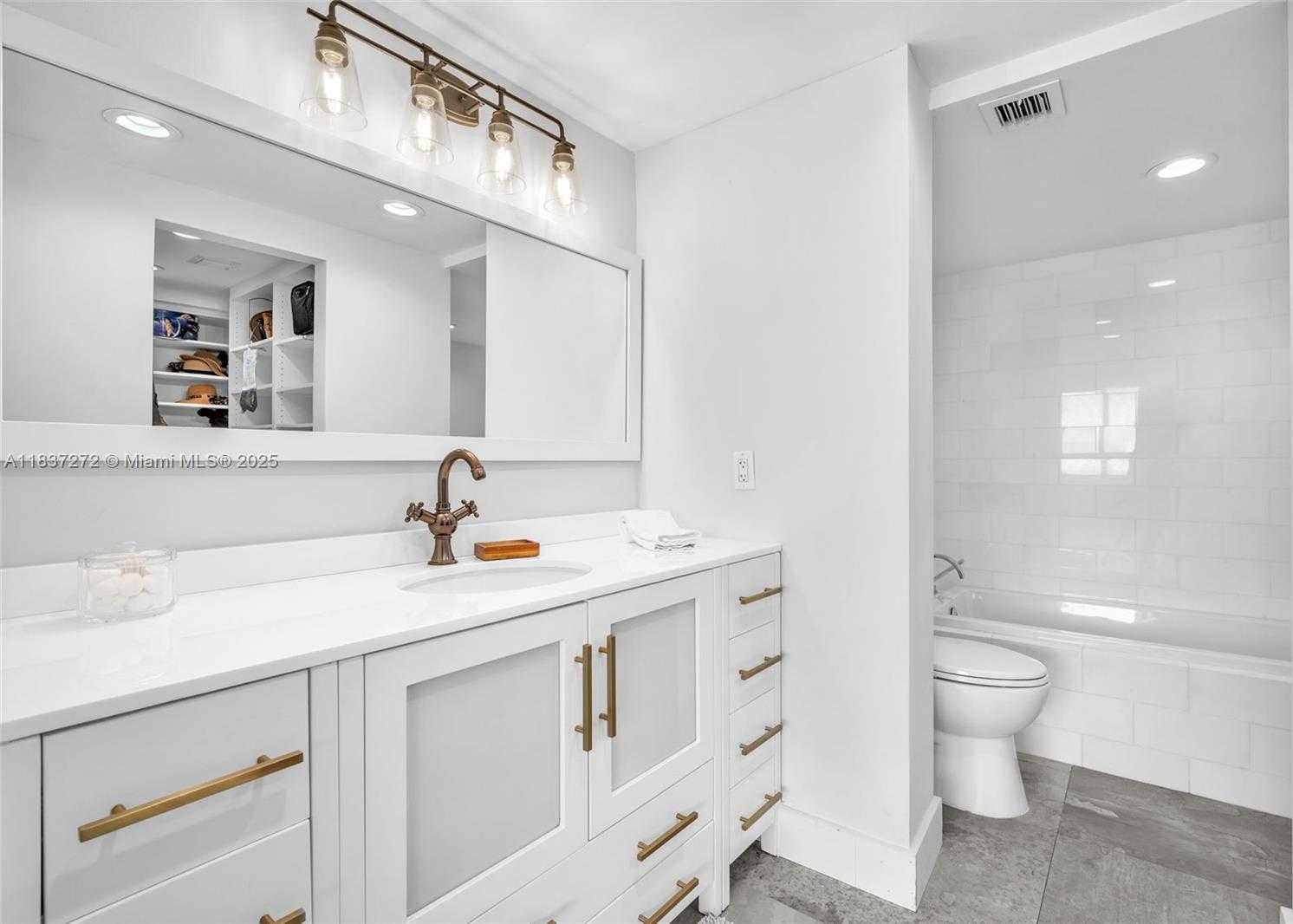 Small Image of 7135 COLLINS AVE #736, Miami Beach Number 15