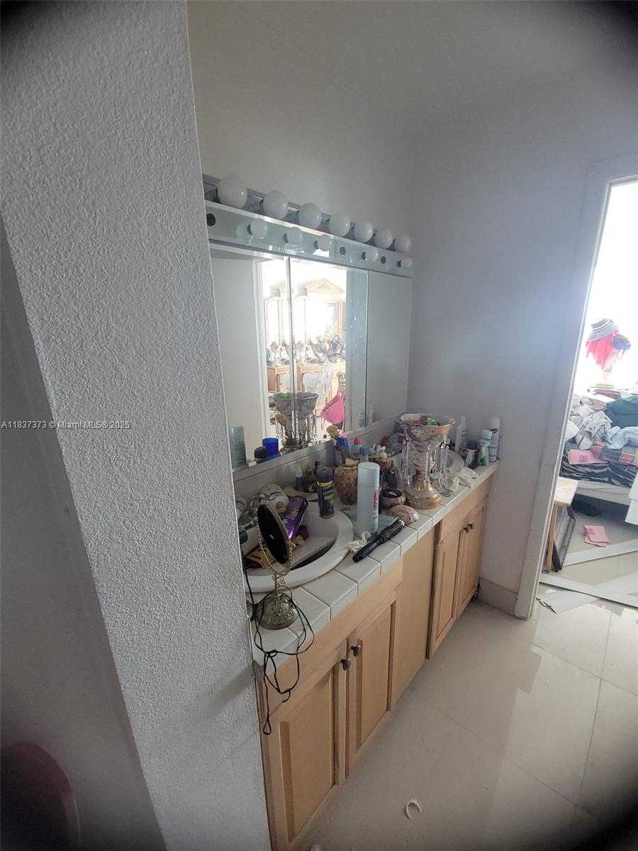 Small Image of 7135 COLLINS AVE #1035, Miami Beach Number 12