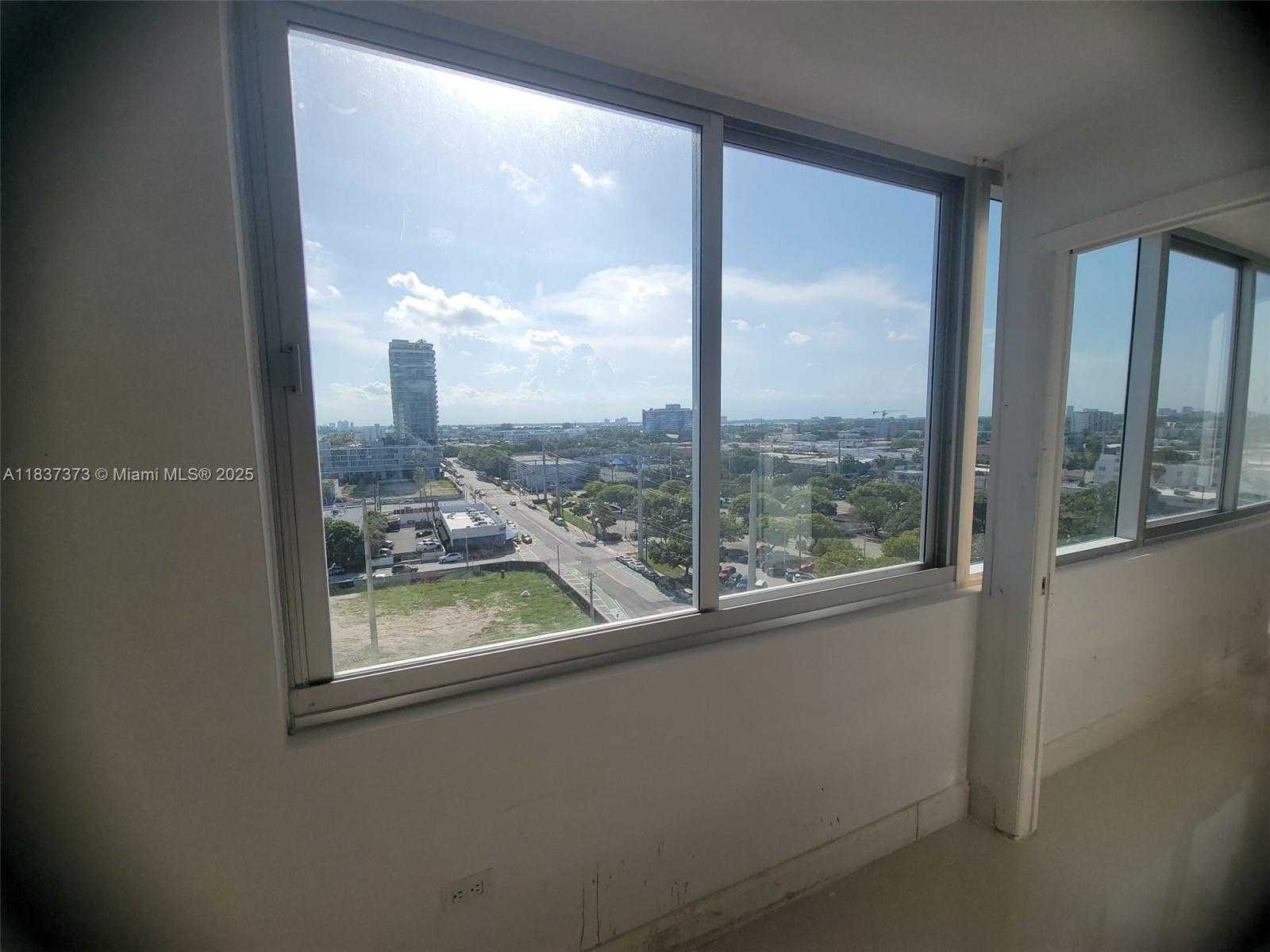 Small Image of 7135 COLLINS AVE #1035, Miami Beach Number 4
