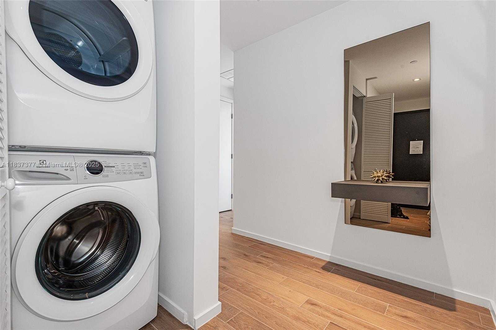 Small Image of 398 NORTH EAST 5TH ST #3711, Miami Number 14