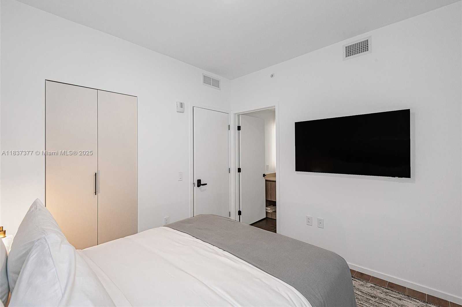 Small Image of 398 NORTH EAST 5TH ST #3711, Miami Number 18
