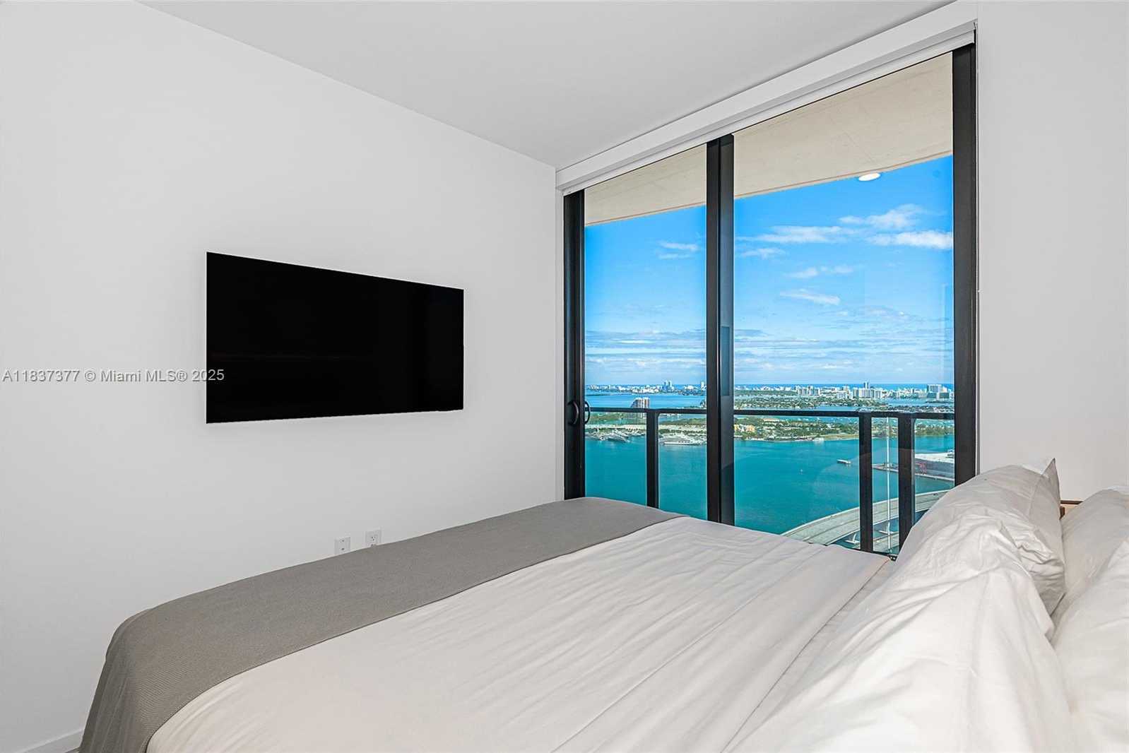 Small Image of 398 NORTH EAST 5TH ST #3711, Miami Number 23