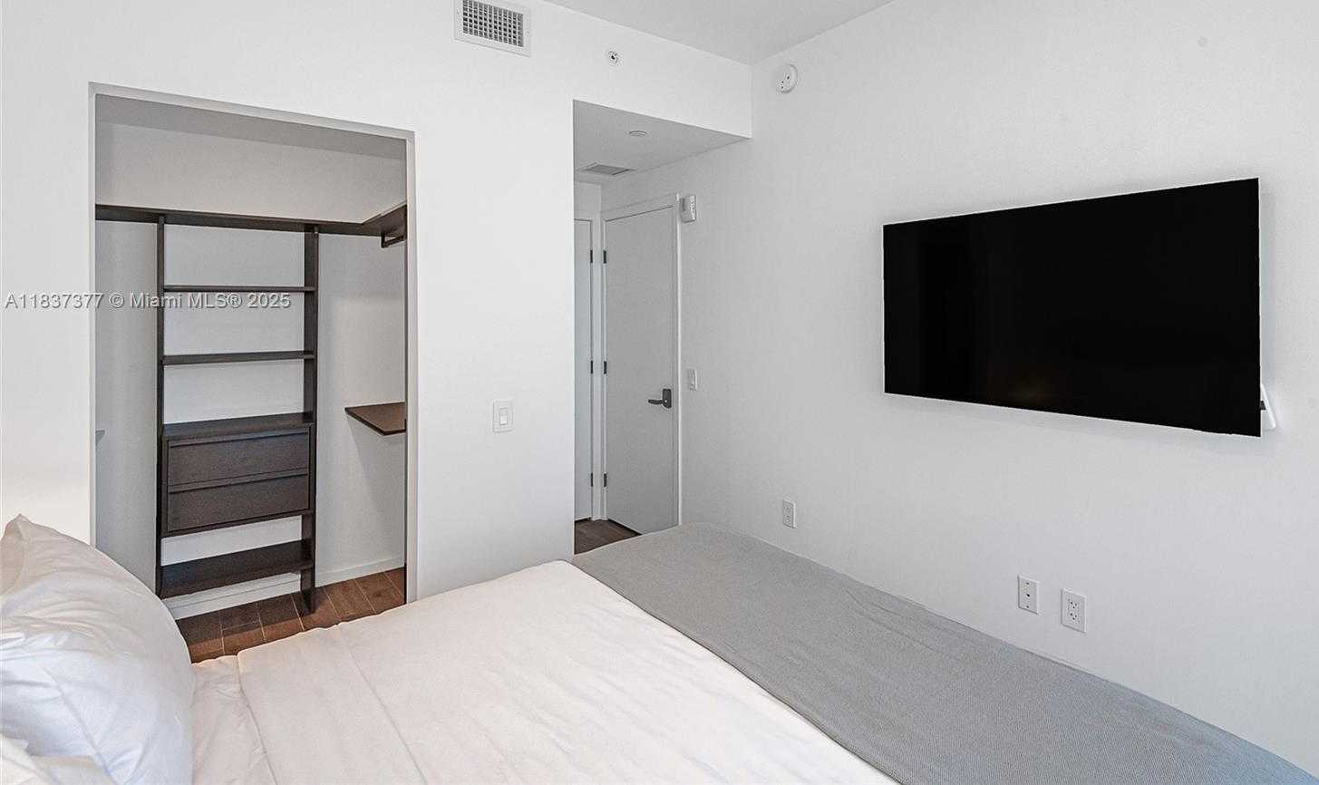 Small Image of 398 NORTH EAST 5TH ST #3711, Miami Number 24