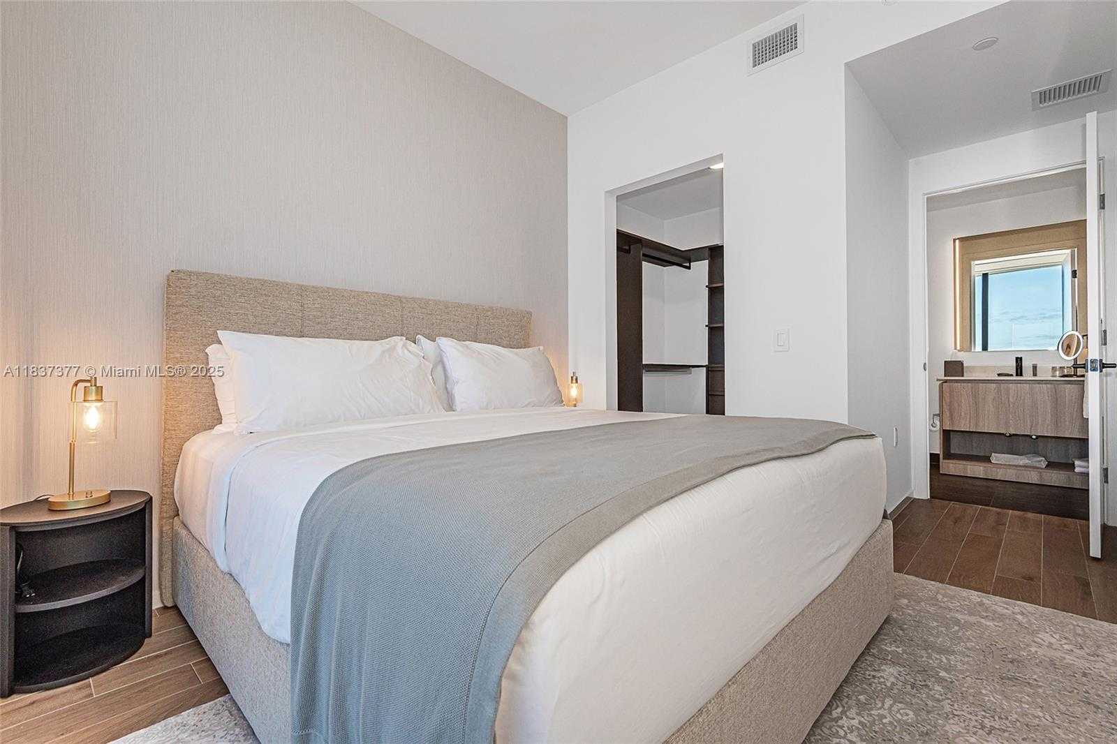 Small Image of 398 NORTH EAST 5TH ST #3711, Miami Number 25
