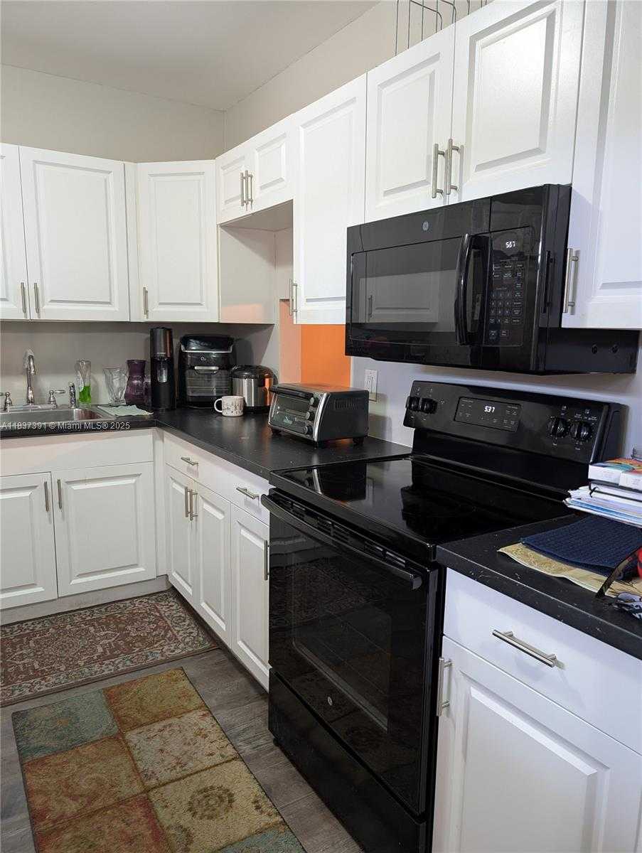 Small Image of 6751 CYPRESS RD #405, Plantation Number 10