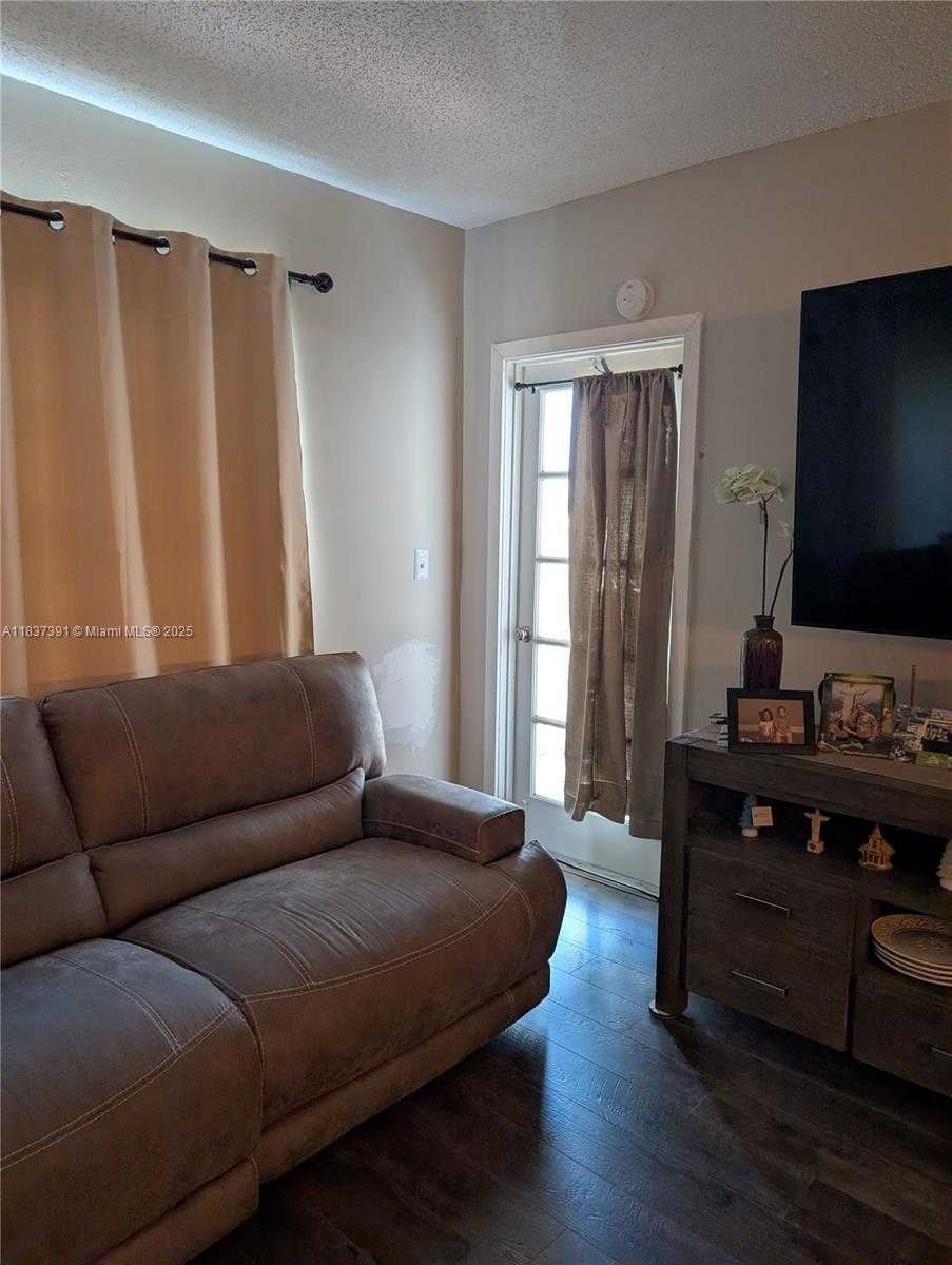 Small Image of 6751 CYPRESS RD #405, Plantation Number 21