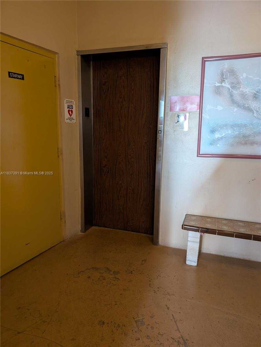 Small Image of 6751 CYPRESS RD #405, Plantation Number 24