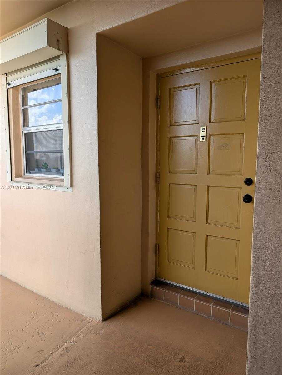 Small Image of 6751 CYPRESS RD #405, Plantation Number 4