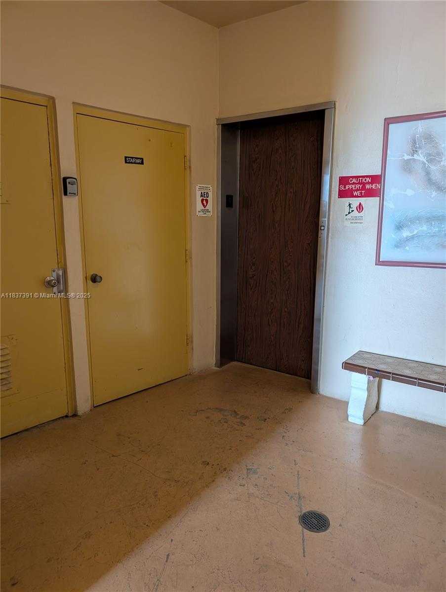 Small Image of 6751 CYPRESS RD #405, Plantation Number 7