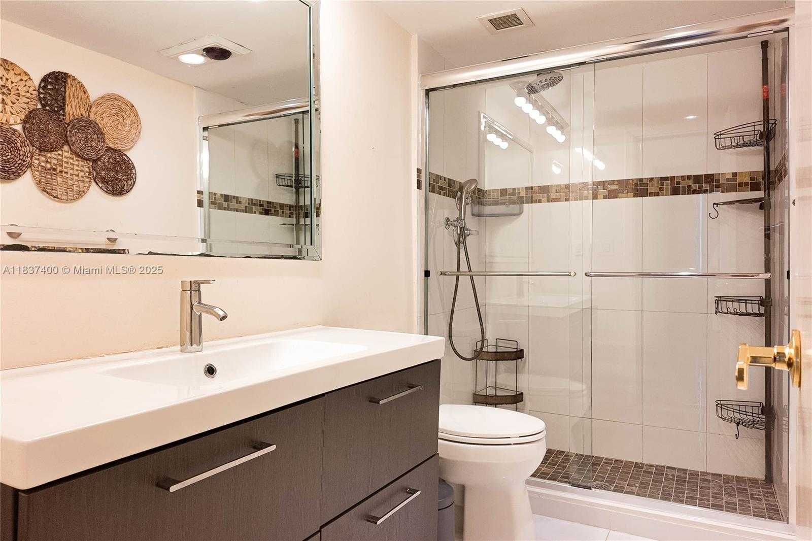 Small Image of 1950 SOUTH OCEAN DR #3G, Hallandale Beach Number 13