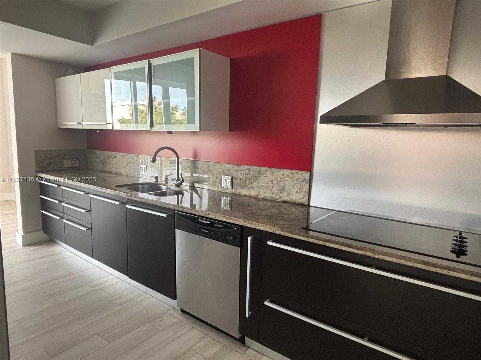 Small Image of 50 OCEAN LANE DR #404, Key Biscayne Number 2