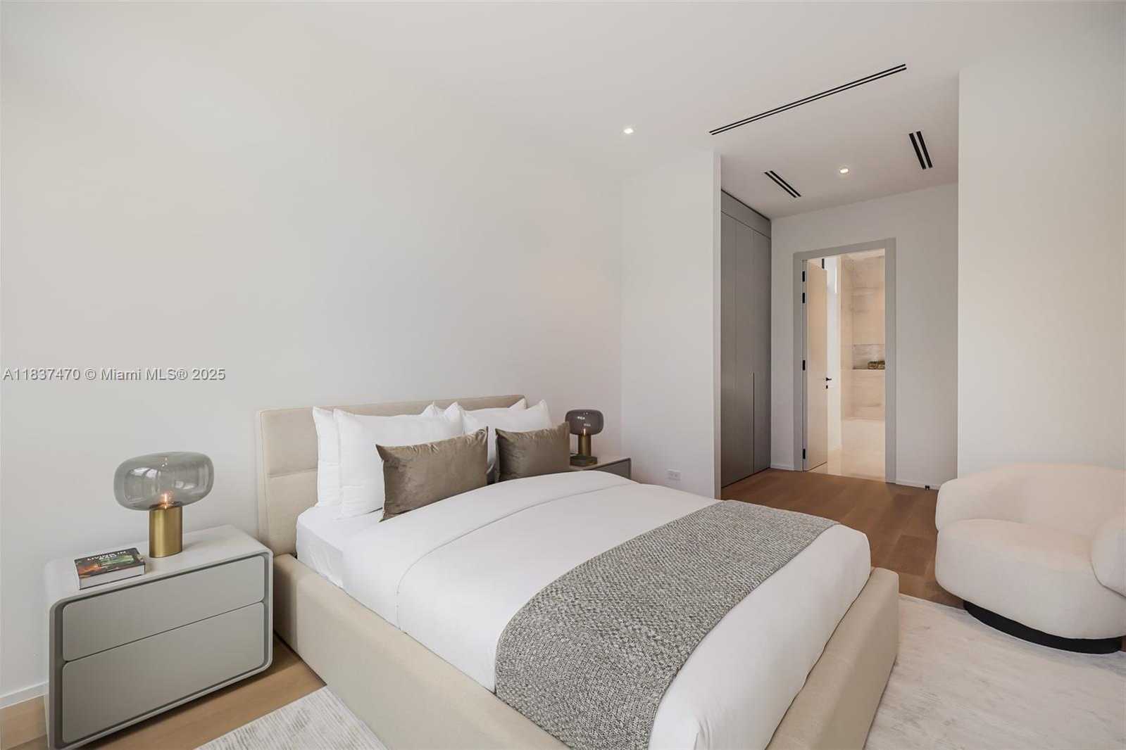 Small Image of 2824 COCONUT AVE #2824, Miami Number 6