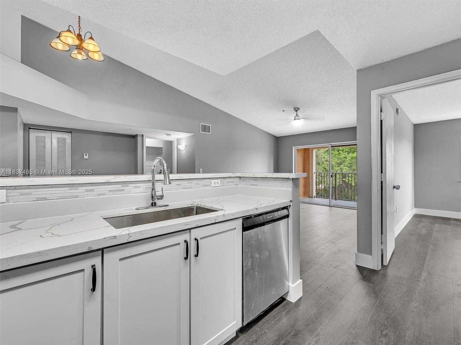 Small Image of 2071 RENAISSANCE BLVD #303, Miramar Number 5