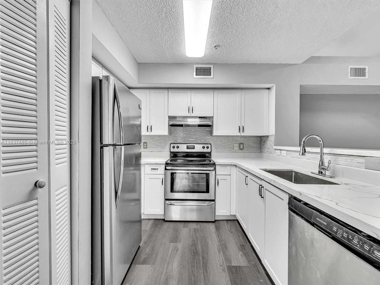 Small Image of 2071 RENAISSANCE BLVD #303, Miramar Number 6