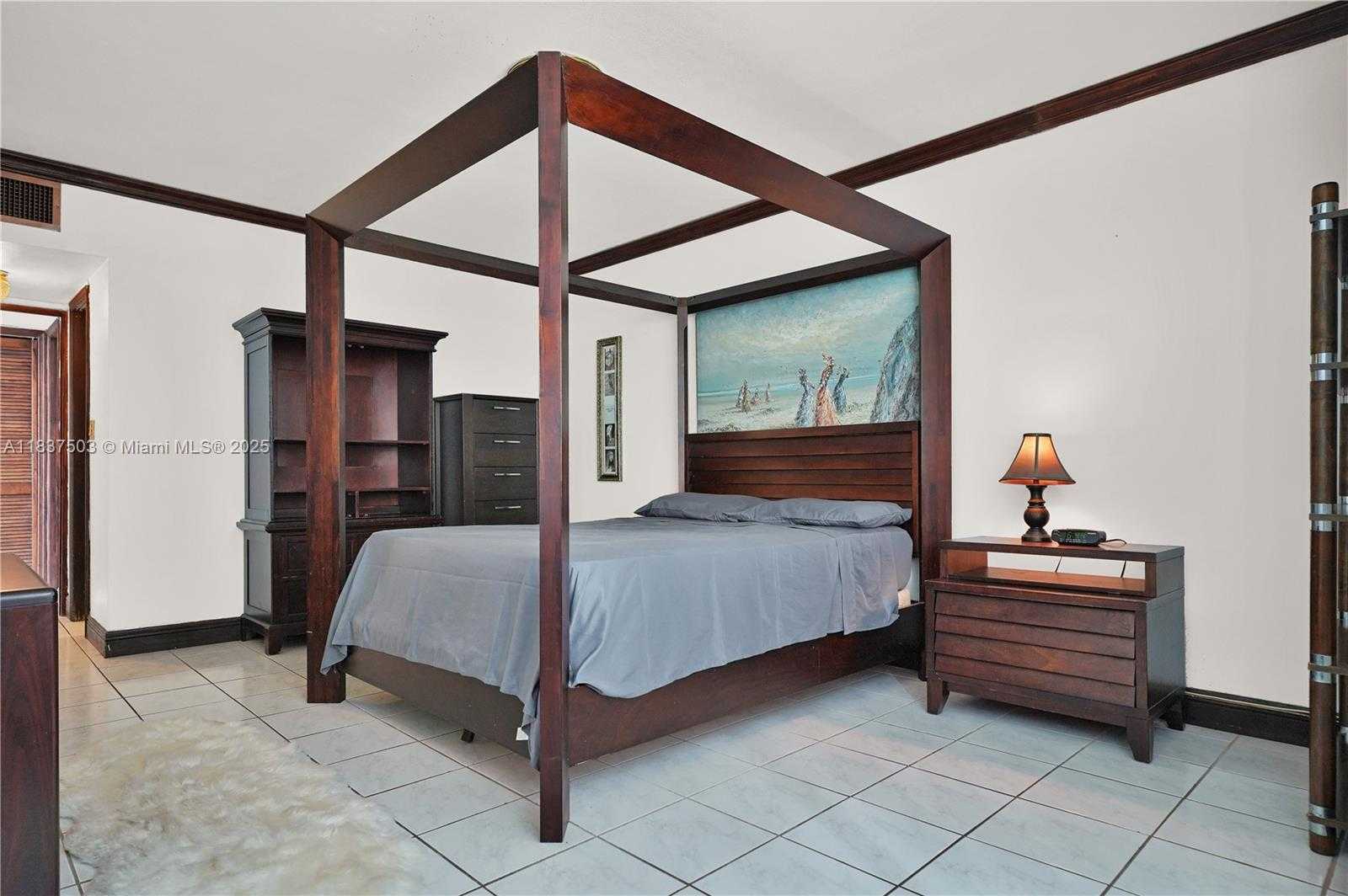 Small Image of 5005 COLLINS AVE #325, Miami Beach Number 9