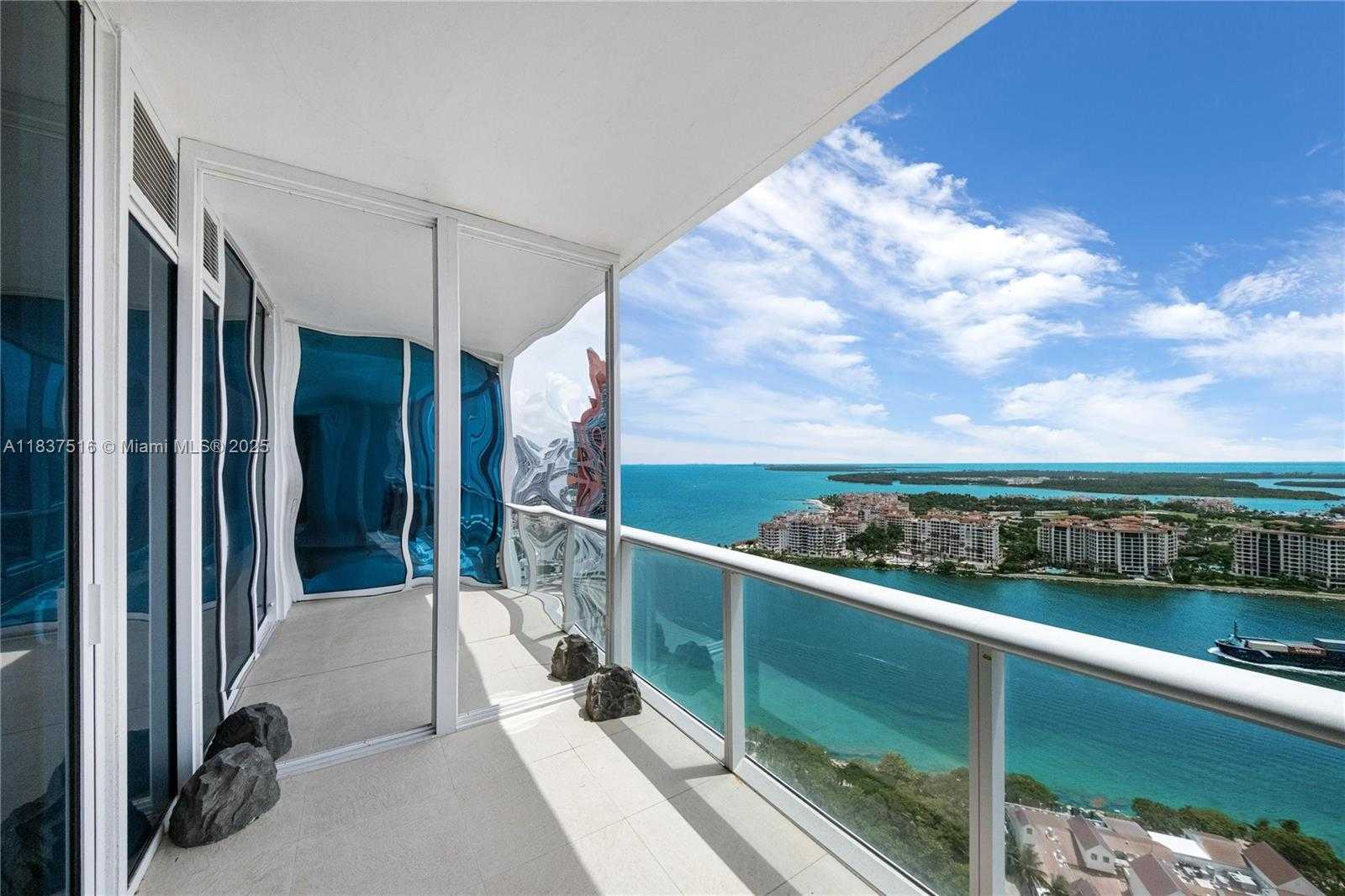 Small Image of 100 SOUTH POINTE DR #3002, Miami Beach Number 10