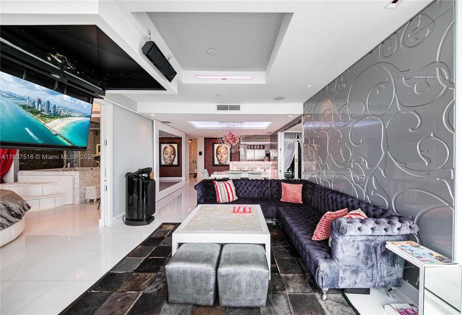 Small Image of 100 SOUTH POINTE DR #3002, Miami Beach Number 12