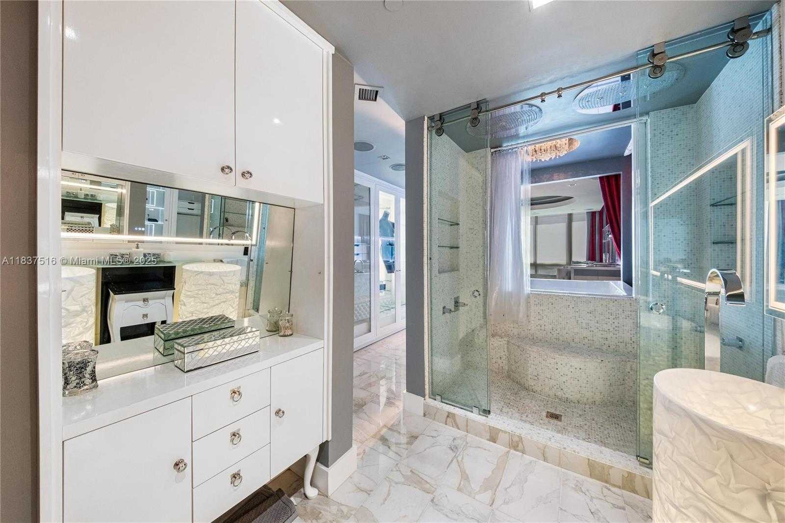 Small Image of 100 SOUTH POINTE DR #3002, Miami Beach Number 23
