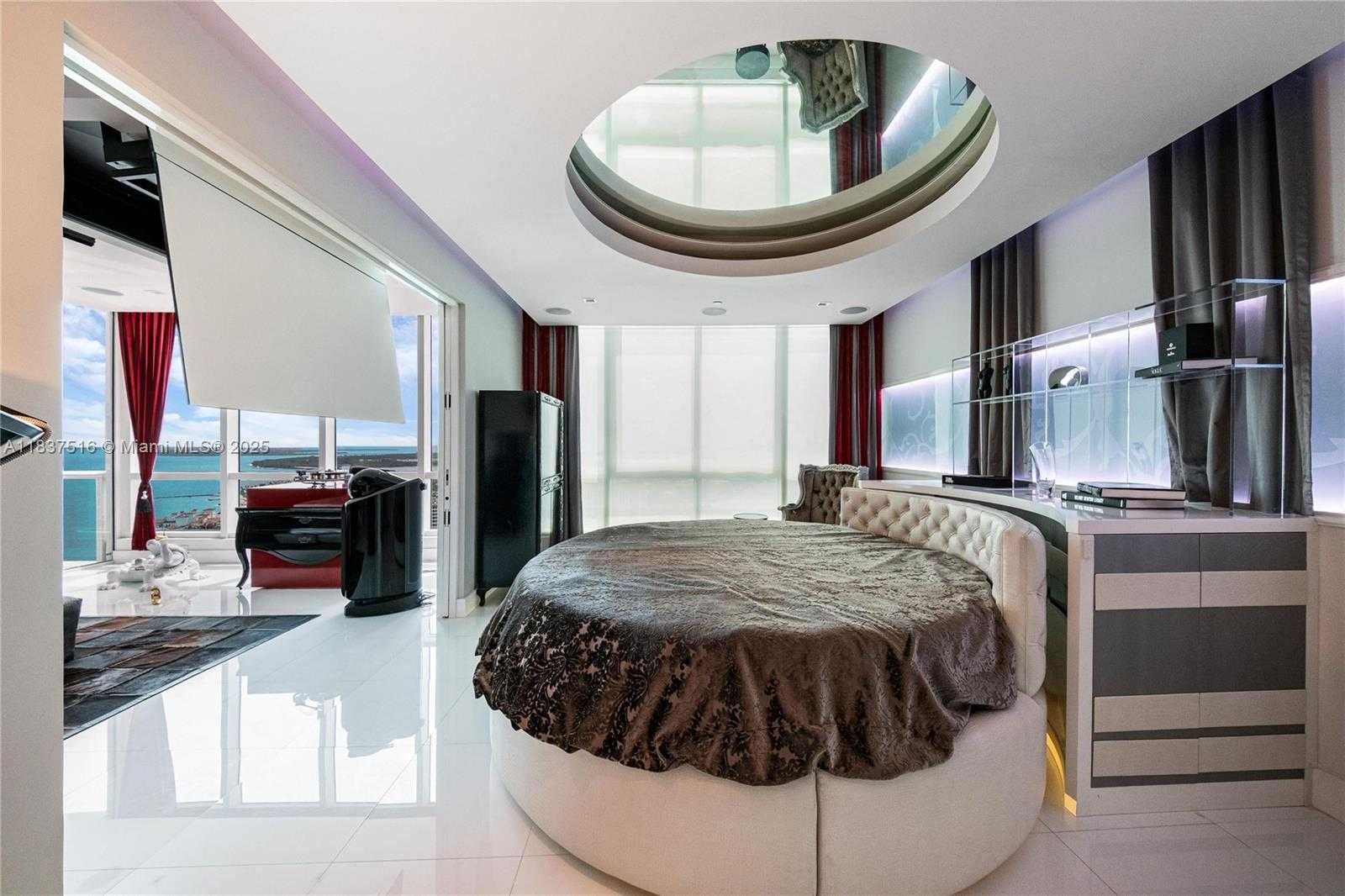 Small Image of 100 SOUTH POINTE DR #3002, Miami Beach Number 26