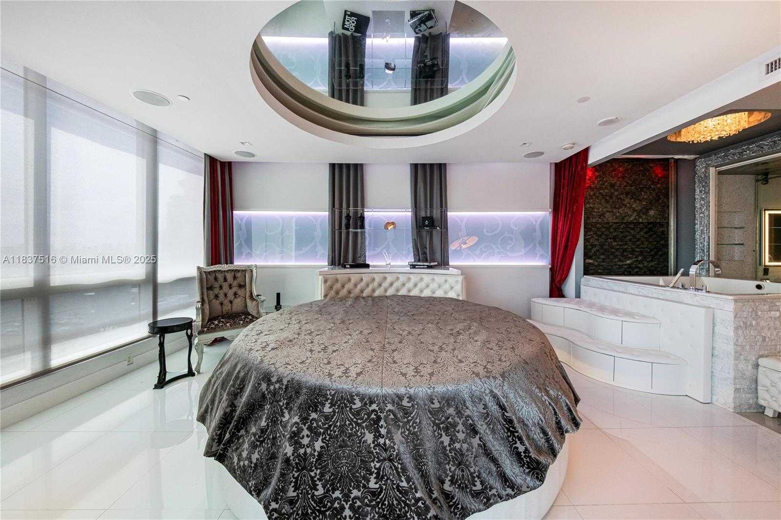 Small Image of 100 SOUTH POINTE DR #3002, Miami Beach Number 27